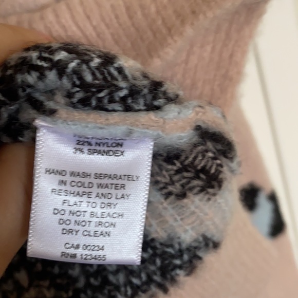 Design Lab Leopard Crop Sweater - Picture 6 of 6